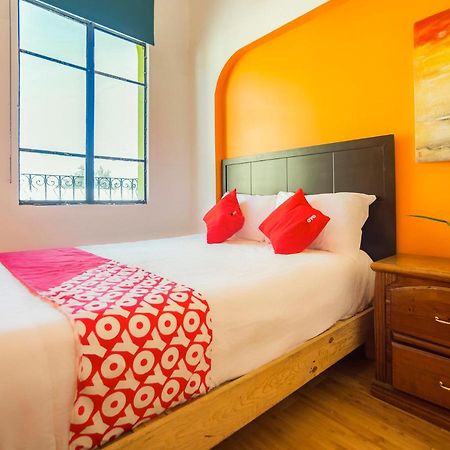 Oyo Hotel Hare Krishna Монтерей Екстериор снимка