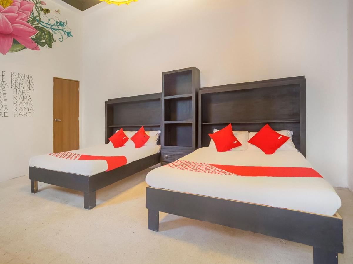 Oyo Hotel Hare Krishna Монтерей Екстериор снимка