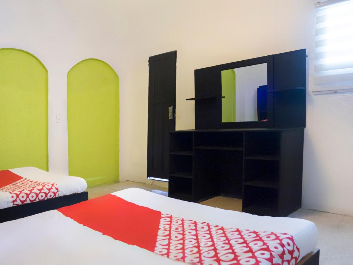 Oyo Hotel Hare Krishna Монтерей Екстериор снимка